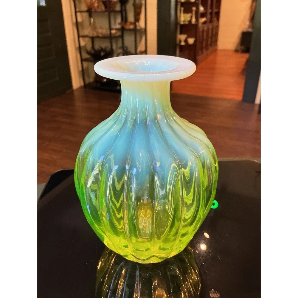 Gibson Glass 2001 Lime Green Opalescent Ribbed Art Glass 6